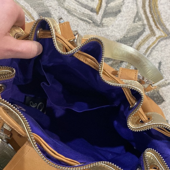 💕 Gustto tan gold Italian leather large satchel bag gorgeous 💕 - Picture 11 of 16